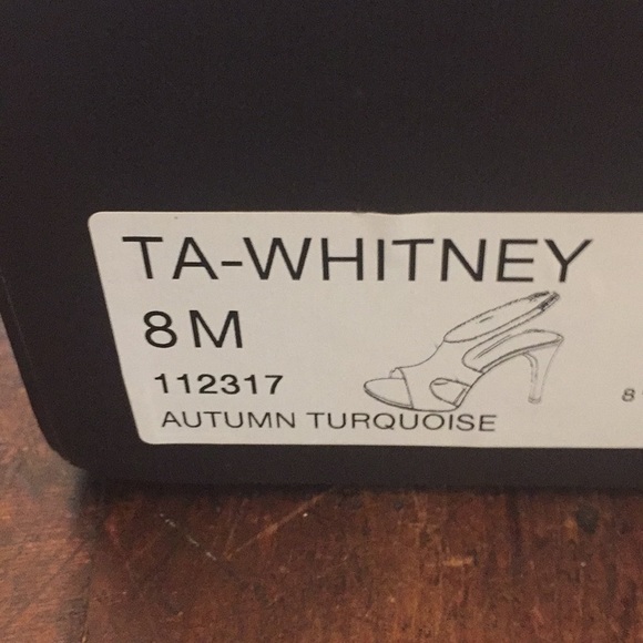 Beautiful Tahari “Whitney” blue suede leather NIB - Picture 8 of 8